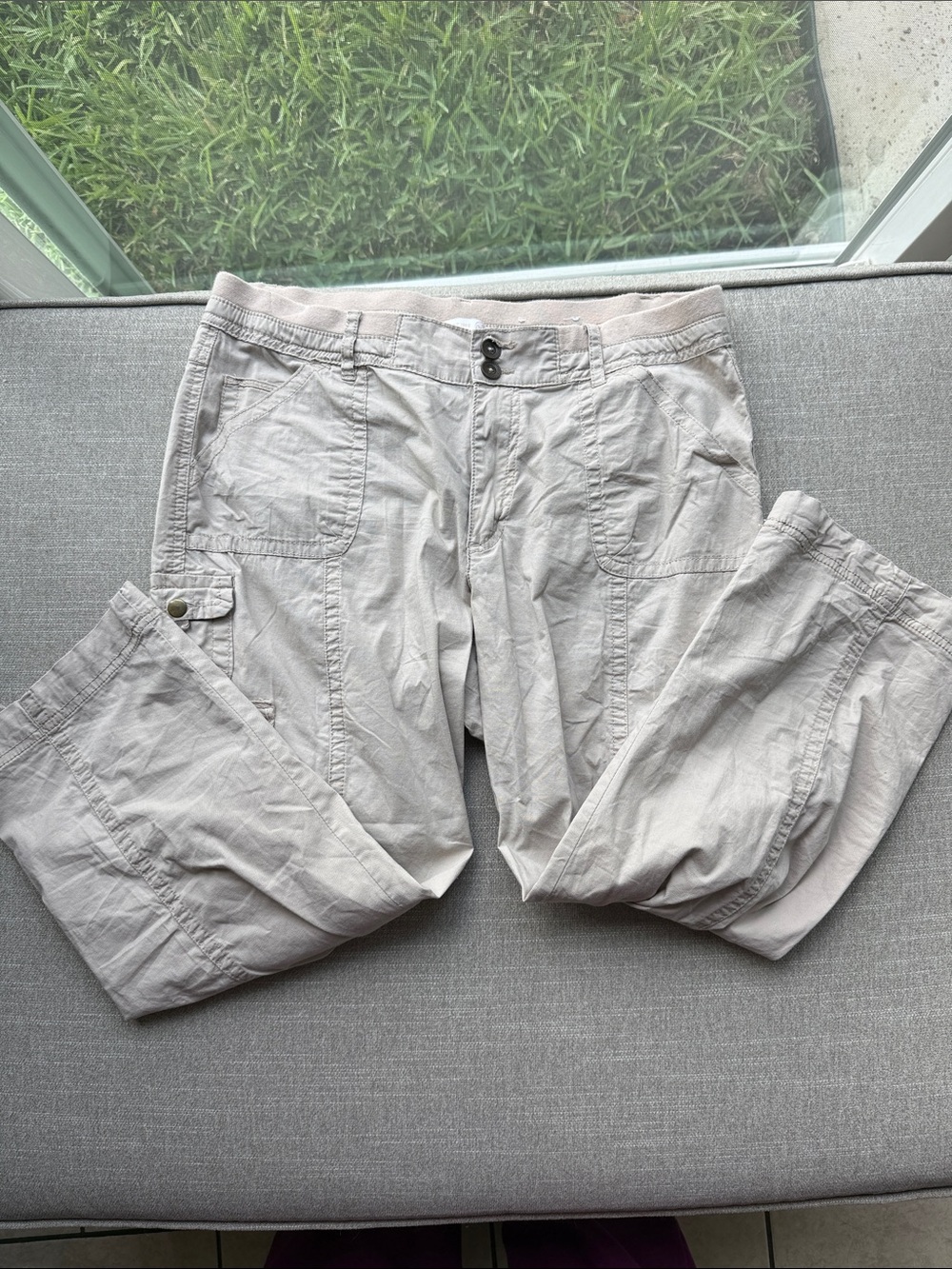 Women’s Light Gray Cargo Capris - Casual Utility Style